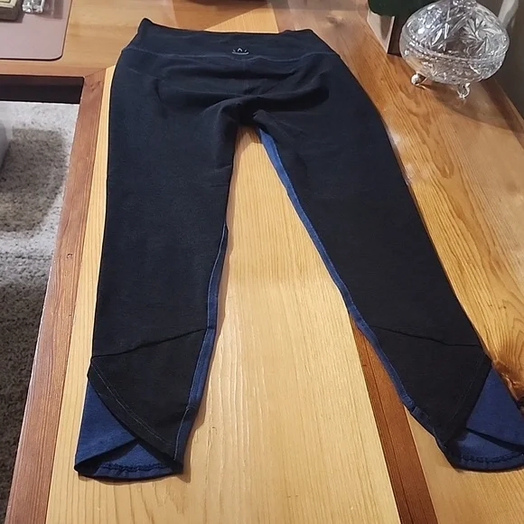 Beyond Yoga At Your Leisure High Waisted Leggings - Picture 5 of 5